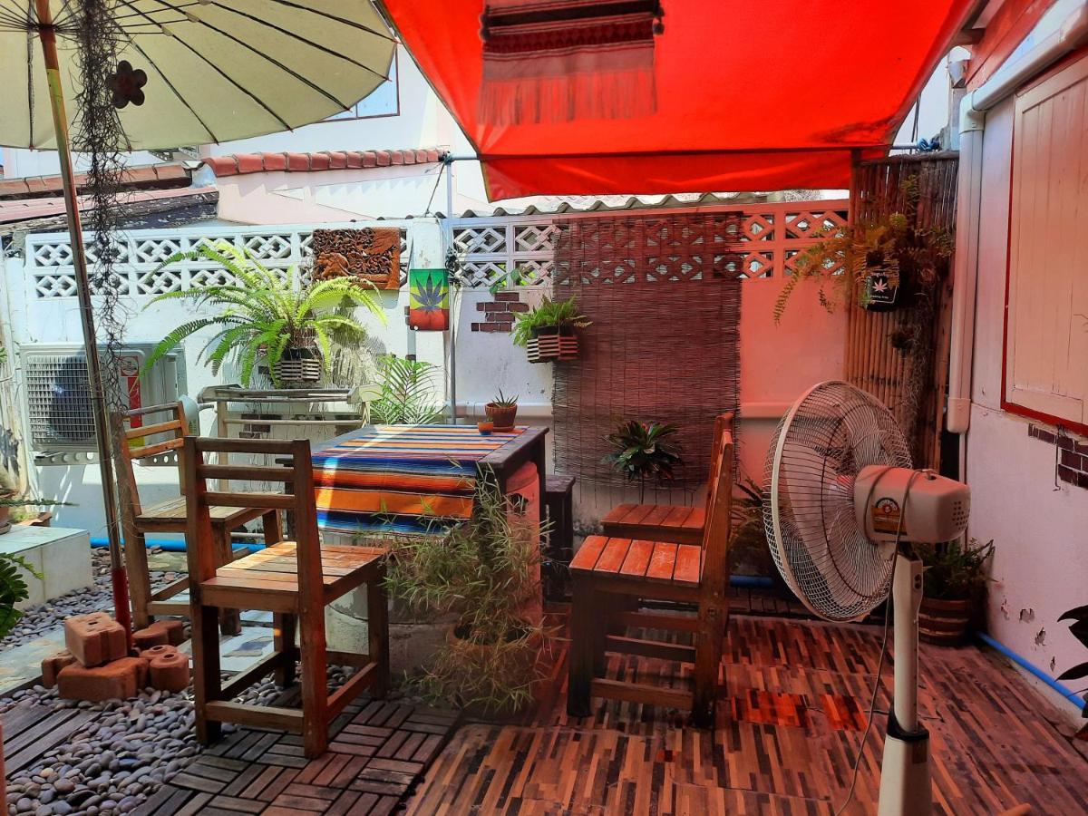 Thaimex Cafe & Homestay Backpackers- Adults Only Prachuap Khiri Khan Exterior foto